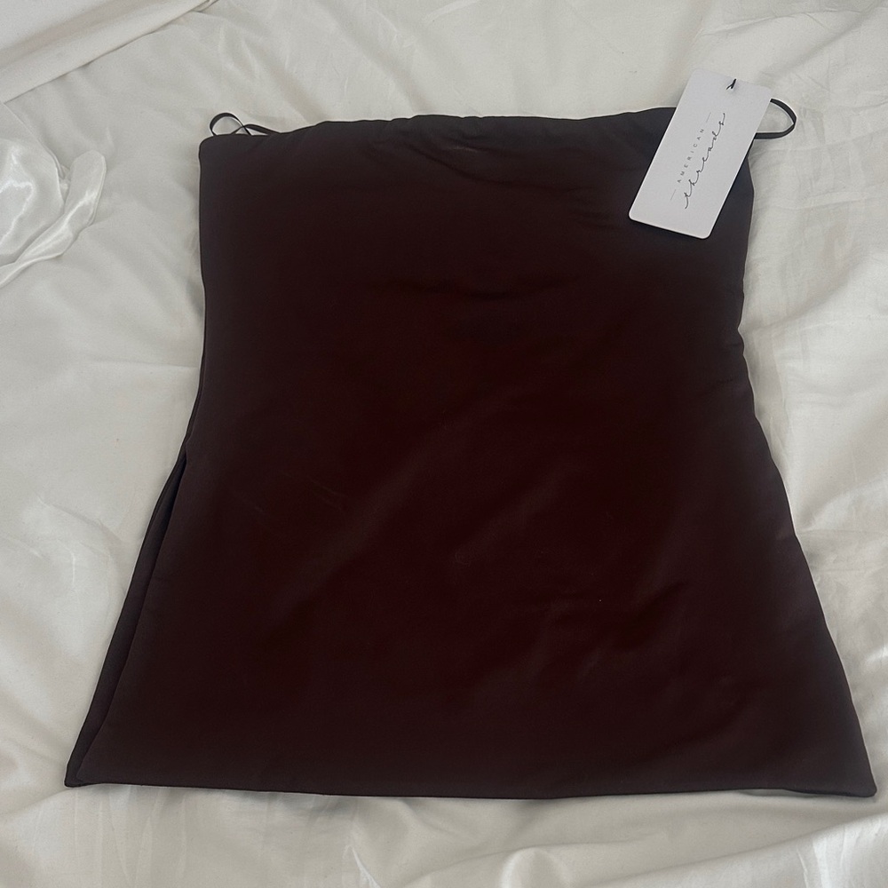 BNWT American threads top